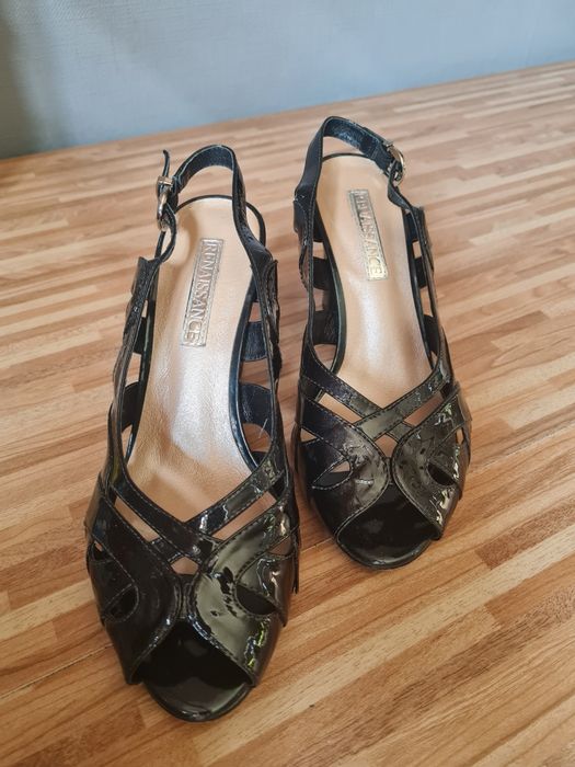 продается обувь женская