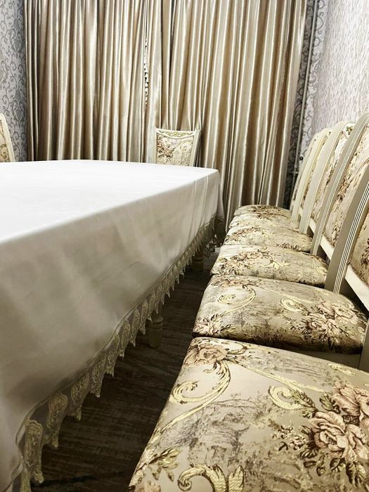 Стол со стульями