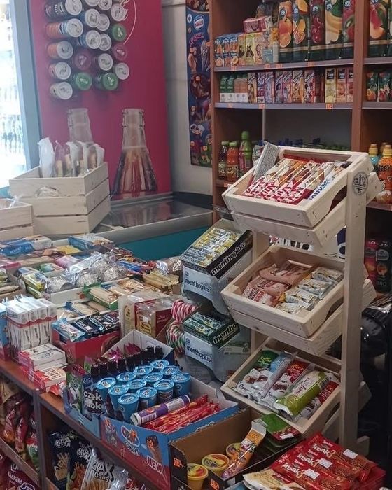 Мини стъпаловиден дървен стелаж с 3 мини щайги