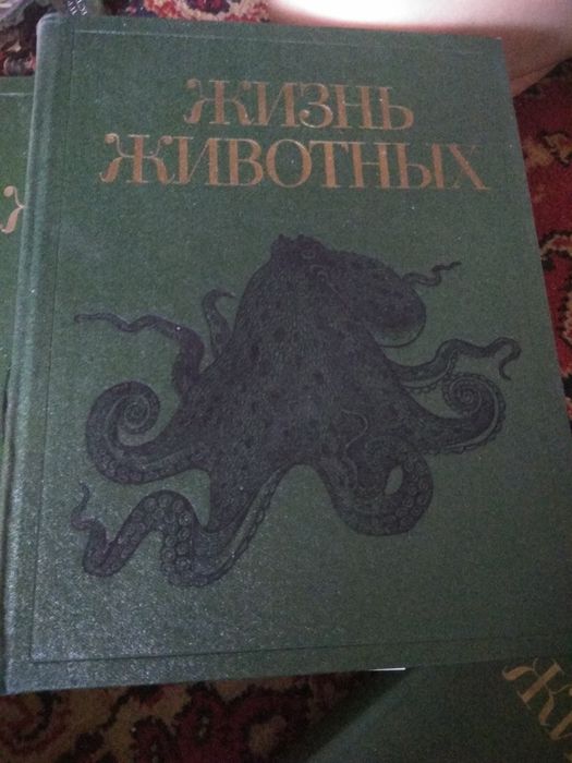 Продам книги о животных.