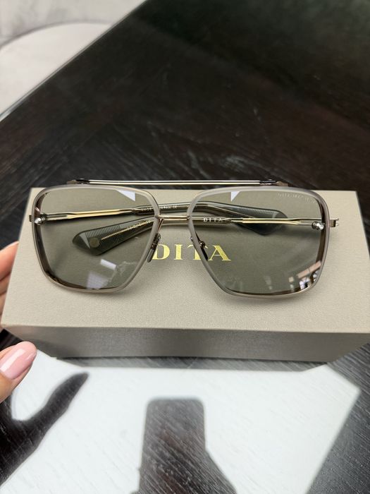 Dita  Mach - Six