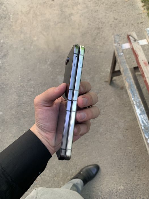 Galaxy Z Flip 5 200$