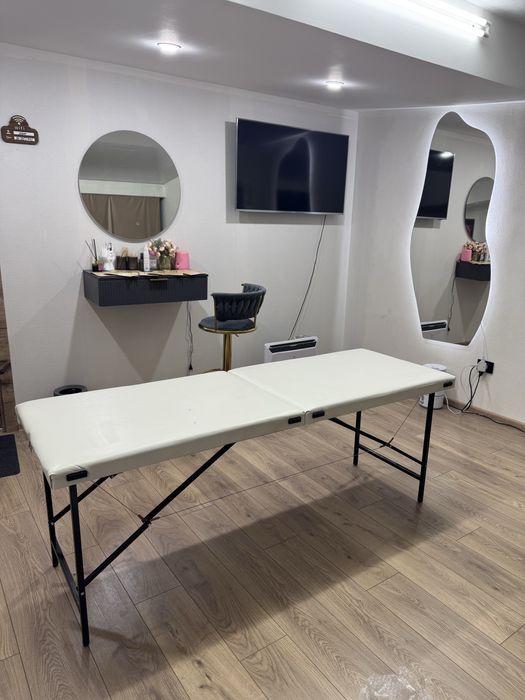 Продается кушетка, лампа