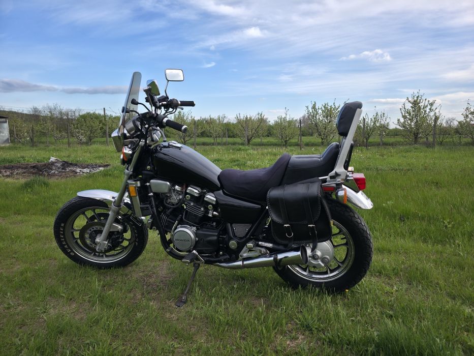 Honda Magna V45 (1984) – Import Canada – Un Muscle-Cruiser Autentic
