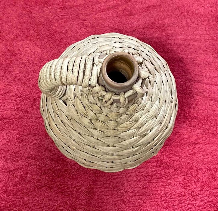 damingeana din lut invelita in panusi traditionala autentica artizinala handmade facuta de mana omului