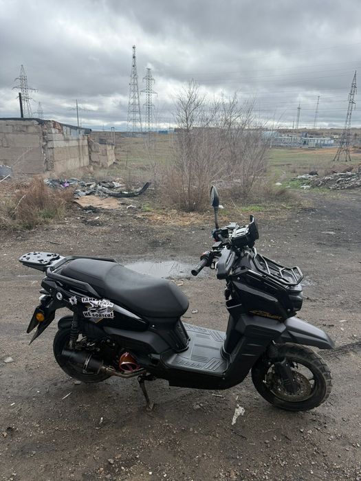 Продаю скутер ..