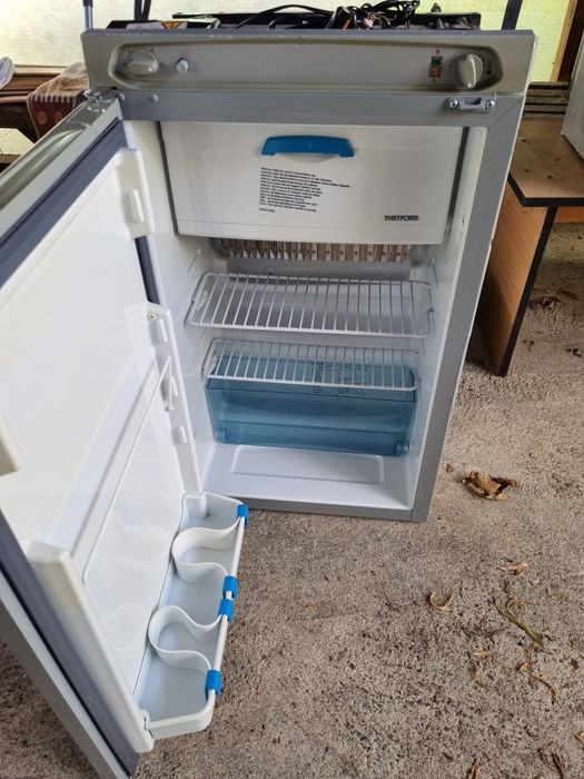 Frigider si congelator pentru rulotă
