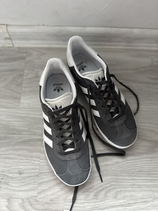 Adidas gazelle в сиво