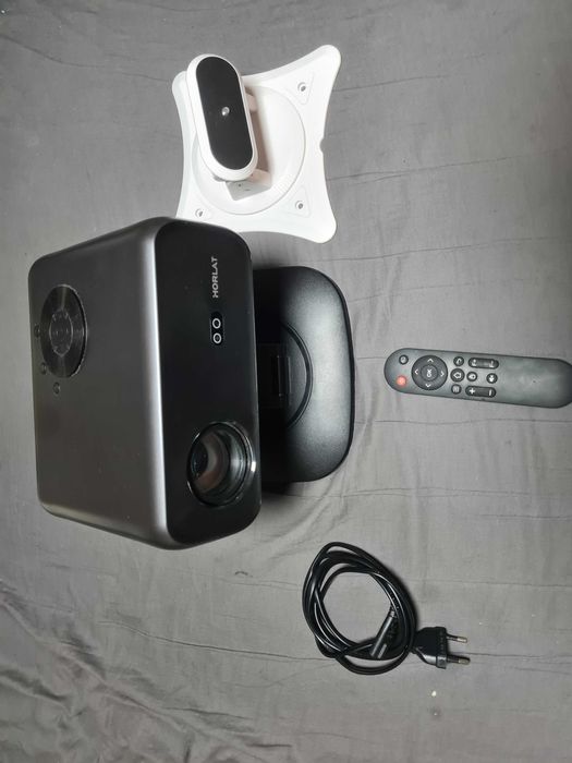 Horlat m4 2500lumen projector android 12
