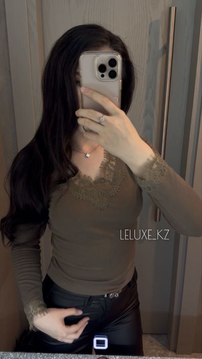 Лонгслив с кружевом