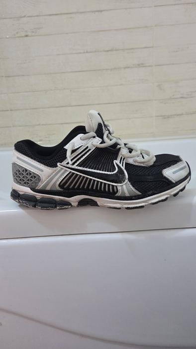 Nike vomero 5...