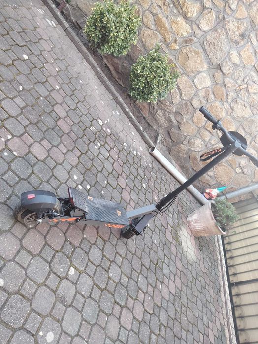 Vând trotineta electrica kukirin g2