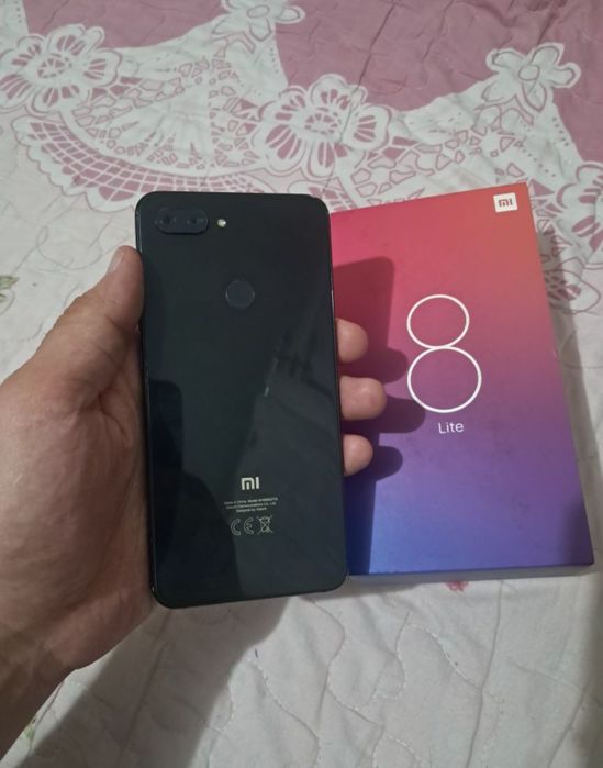 Xiaomi MI 8 Lite 6/128GB Black Igravoy Karobka Flagman Holati Yaxshi