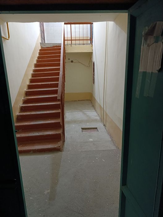 Kvartira sotiladi 1etaj 3xonali