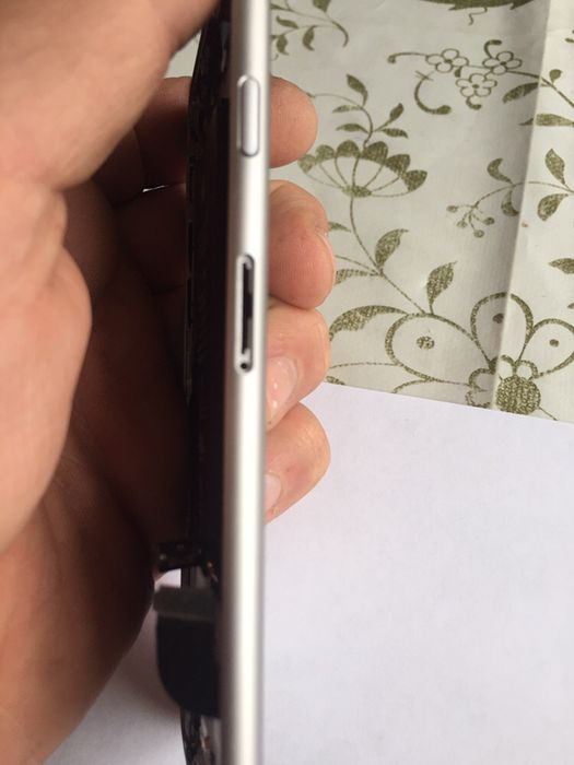 Продавам заден корпус от iPhone 6