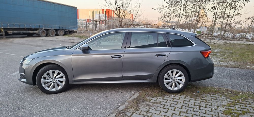 Skoda Octavia FL Combi 2.0 TDI DSG 150CP Matrix LED / Garanție 2028 / 23000km
Prim proprietar – stare noua!
Achiziționată de nouă din România
Pret m