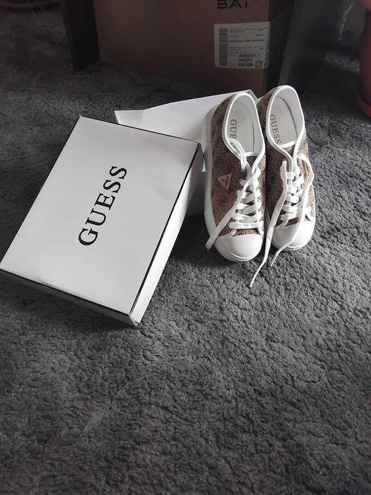 Чисто нови дамски маратонки / кецове GUESS (Оригинал) – 39 номер (US 8.5) Доставено от USA
