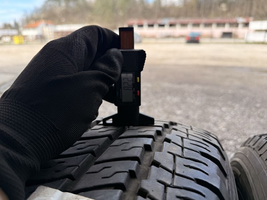 Бусови гуми 235/65/16с ПОЧТИ НОВИ