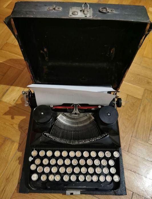 Mașina de scris Erika cu toc original
