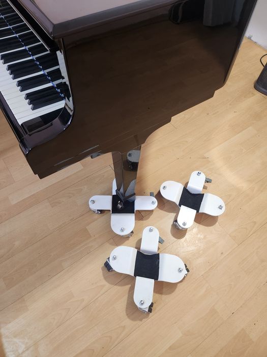 Колела за рояли за сцени