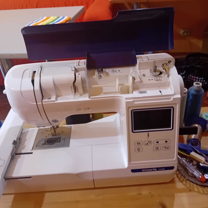 Masina de brodat Brother INNOVIS F440E