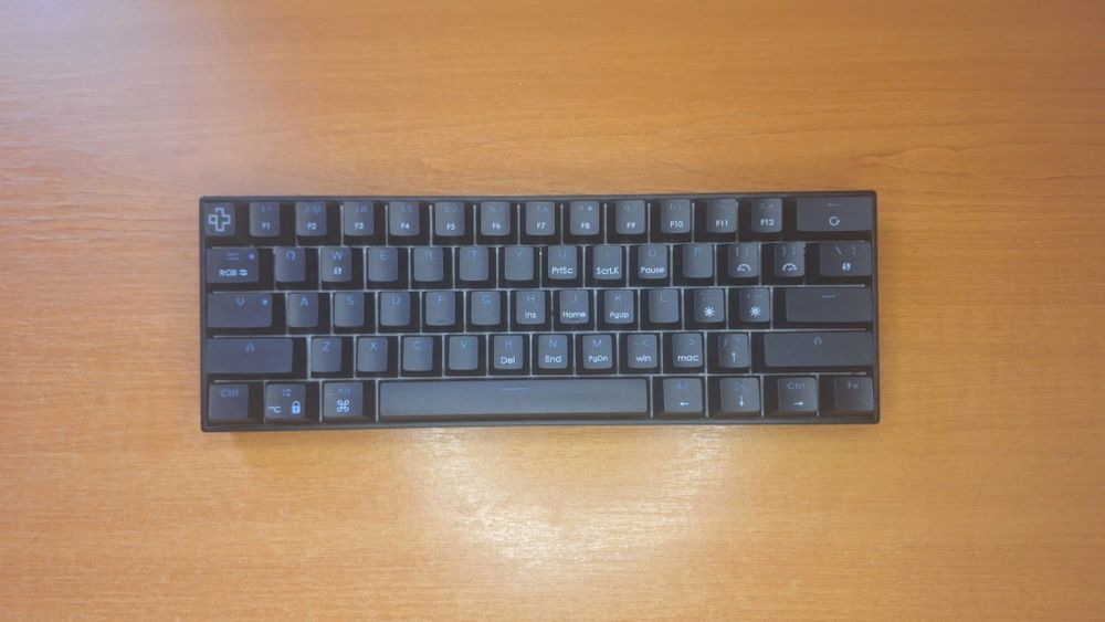 Tastatură Mecanică Gaming QwertyKey H61 Split Neagră – Hotswap 5-Pin, Full RGB, Prelubrifiată