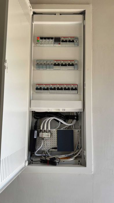 Electrician instalatii electrice pentru case, hale, spatii comerciale