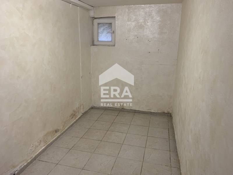 Изключителна ВЪЗМОЖНОСТ! Търговско ПОМЕЩЕНИЕ в Идеален ЦЕНТЪР на гр. Б