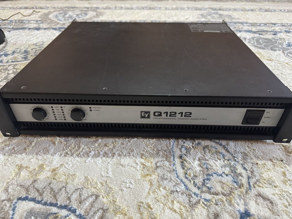 Electro-Voice Q1212 holati juda alo