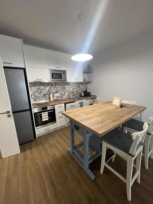 Дава се под наем Двустаен апартамент в к.к. Св.Св. Константин и Елена - 69 кв.м за 648.21 € - Снимка #1