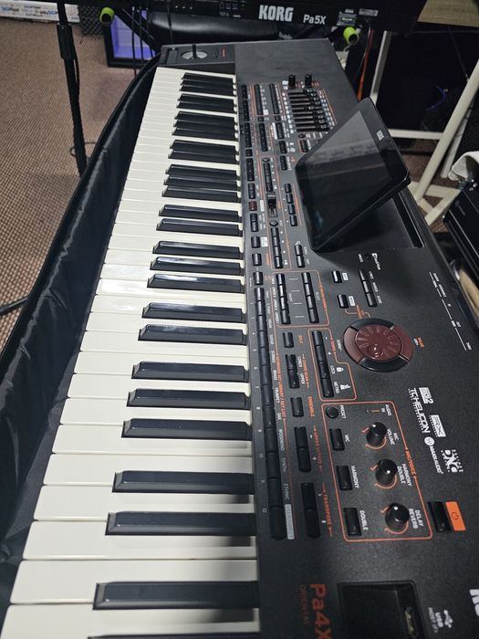 Vând Korg pa4x oriental