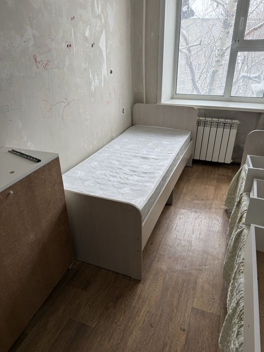 Продам две кровати с матрасами