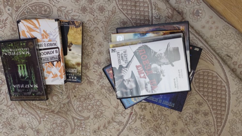 CD/DVD плеер, микрофон, диски