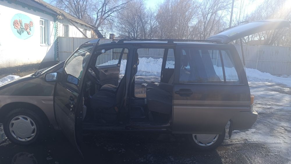 Продам машину Nisan prairie