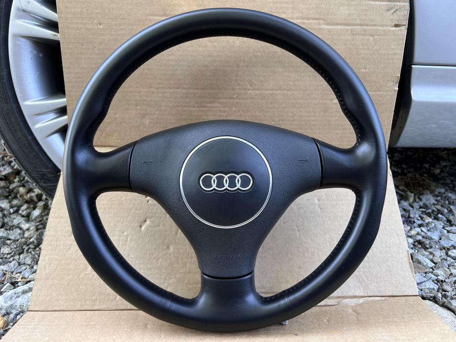 Audi a3 8p перфектен волан като чисто нов.