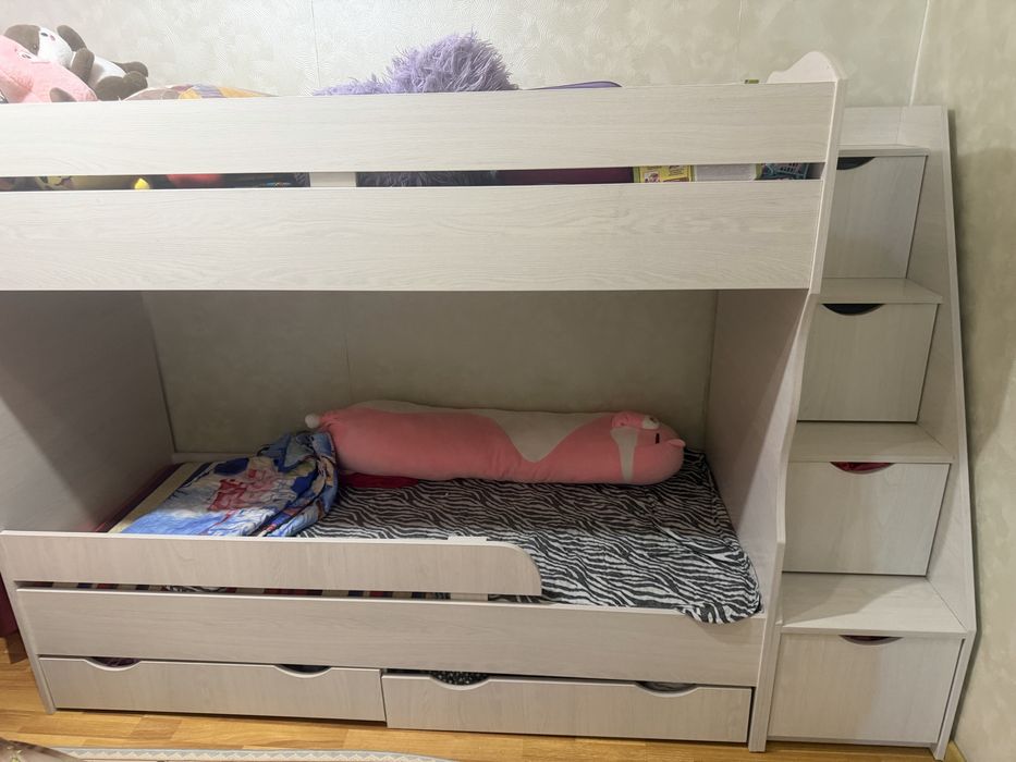 Продается двухьярусная кровать