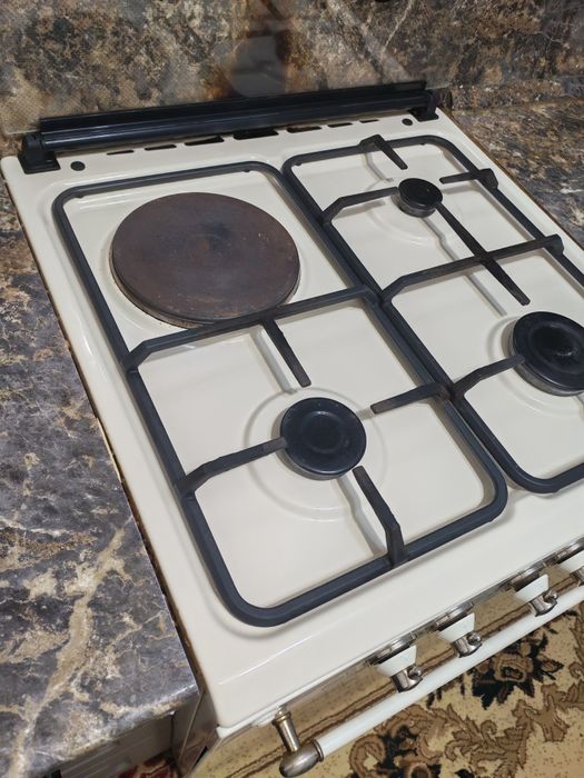 Продам газовую плиту