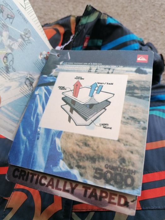 Продавам чисто нови детски зимни комплекти - яке и панталон с тиран