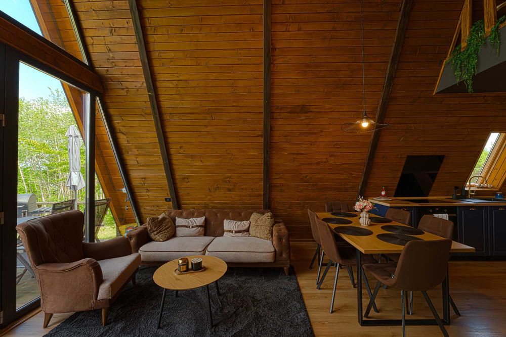 Cazare A-Frame | Cabană de Închiriat cu Jacuzzi | Lacul Surduc