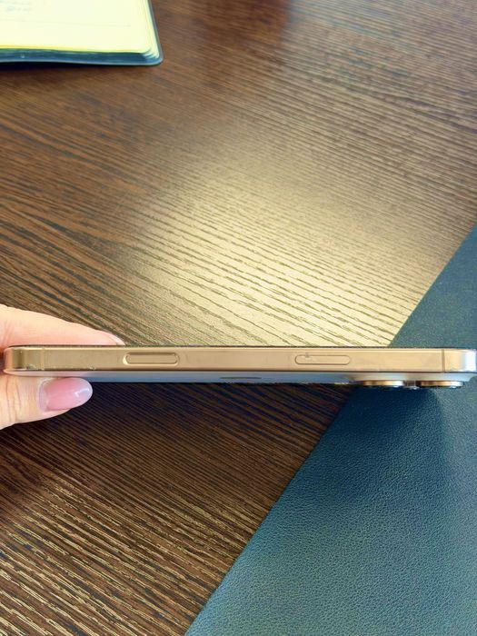 Iphone 16 PRO Max Gold