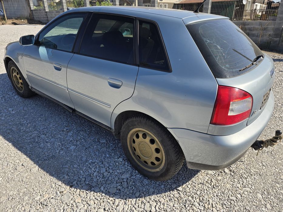 Продавам ауди а3 8л 1.6 брнзин на части