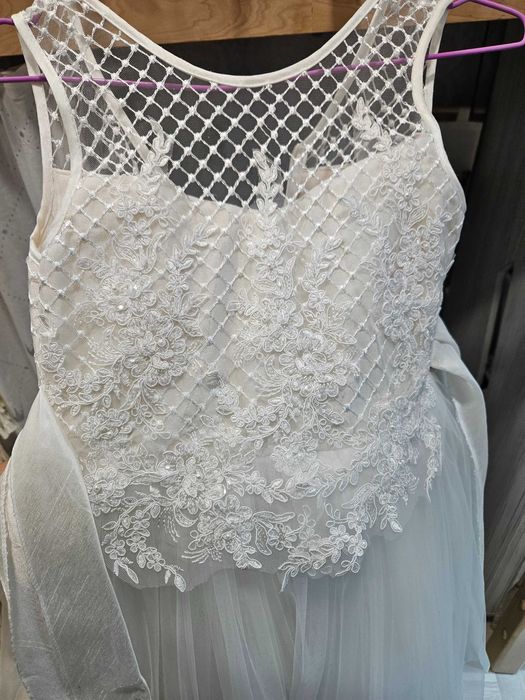 Платье праздничное.