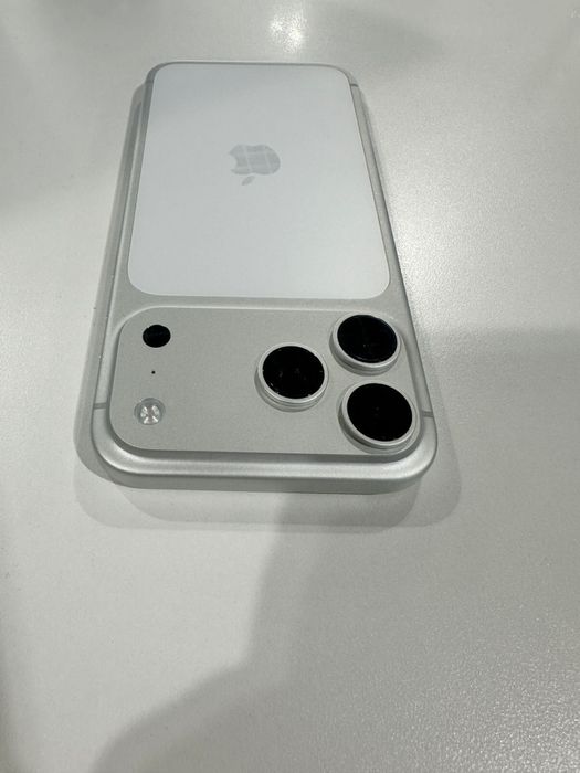 Продам свой Iphone 17 pro max