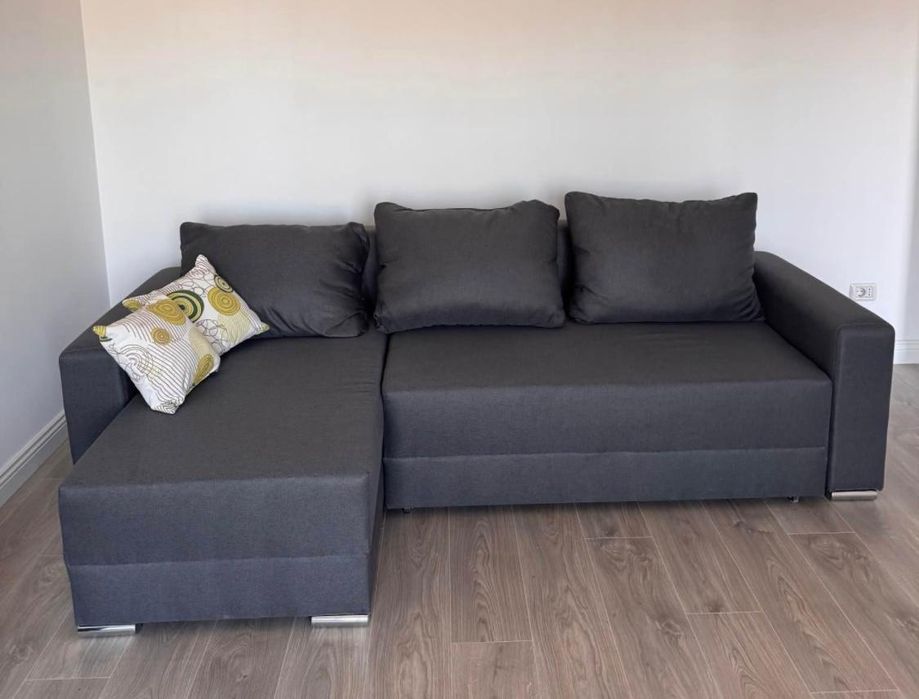 Canapea Ikea extensibila include perne