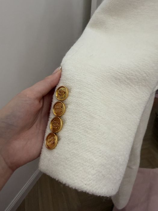 Продаю пальто Miu Miu