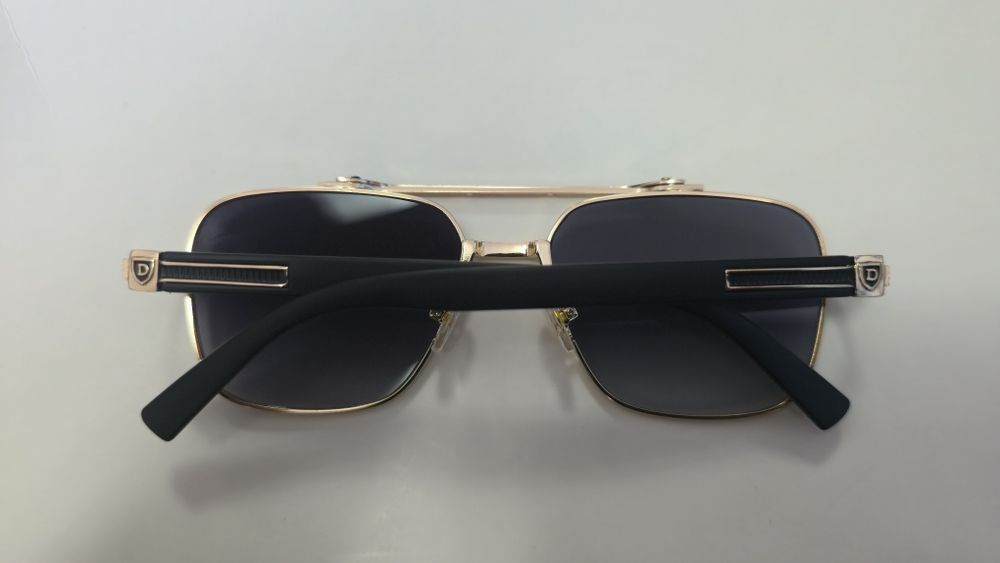 Ochelari de soare Dita rama aurie.