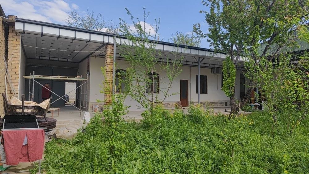 Сотилаади ховли 6 сотих.