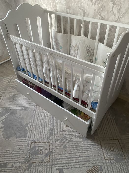 Продам детскую кроваткуЗ