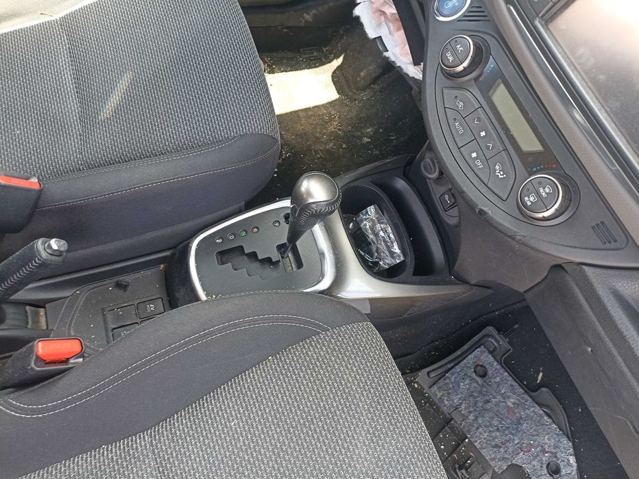 Тойота Ярис хибрид / Toyota Yaris  HYBRID  2016г. P13 - на части