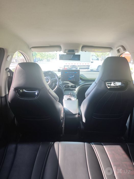 Автомобиль Byd e2